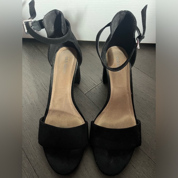 Size 9 - Old Navy Heels - Picture 3 of 3